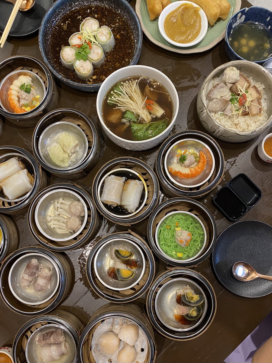 GStoppa's tweet photo. โกปี๊ฮับ บางแสน ร้านติ่มซำที่รอคิวโคตรนานเลยฮับ 🥟🫖 นี่ว่าทีเด็ดของร้านคือพวกเมนูพรีเมียมอะ แพงแต่อร่อย ขอแนะนำ👇🏻
- ฝันโก๋กุ้งซอสผงกะหรี่
- ก๋วยเตี๋ยวหลอดกุ้งกรอบ
- เสี่ยวหลงเปา
- ข้าวต้มแห้งภูเก็ต
ร้านสะอาด บริการดี อาหารเสิร์ฟไว #สตreview #อร่อยบอกต่อ @aroii @Kin24hrs https://t.co/GPXIHjc15w