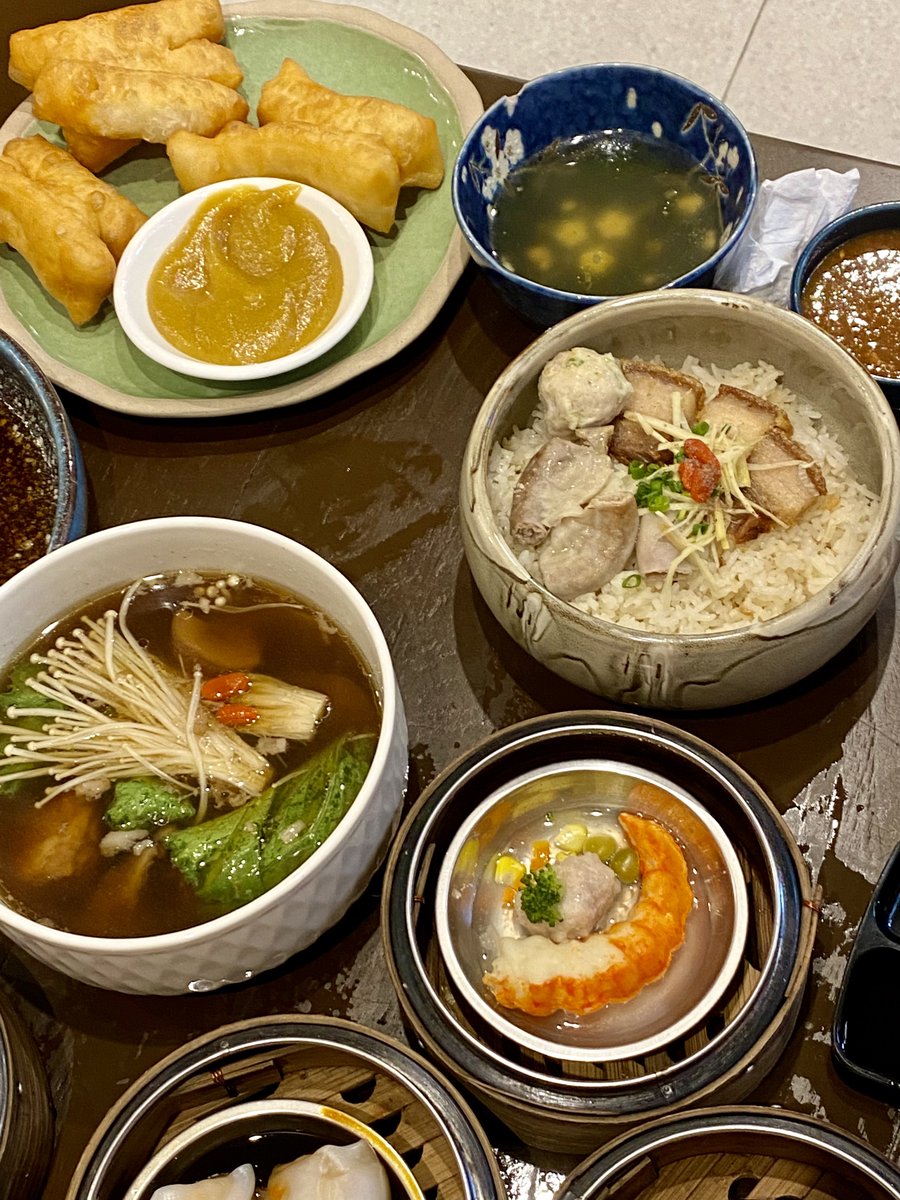 GStoppa's tweet photo. โกปี๊ฮับ บางแสน ร้านติ่มซำที่รอคิวโคตรนานเลยฮับ 🥟🫖 นี่ว่าทีเด็ดของร้านคือพวกเมนูพรีเมียมอะ แพงแต่อร่อย ขอแนะนำ👇🏻
- ฝันโก๋กุ้งซอสผงกะหรี่
- ก๋วยเตี๋ยวหลอดกุ้งกรอบ
- เสี่ยวหลงเปา
- ข้าวต้มแห้งภูเก็ต
ร้านสะอาด บริการดี อาหารเสิร์ฟไว #สตreview #อร่อยบอกต่อ @aroii @Kin24hrs https://t.co/GPXIHjc15w
