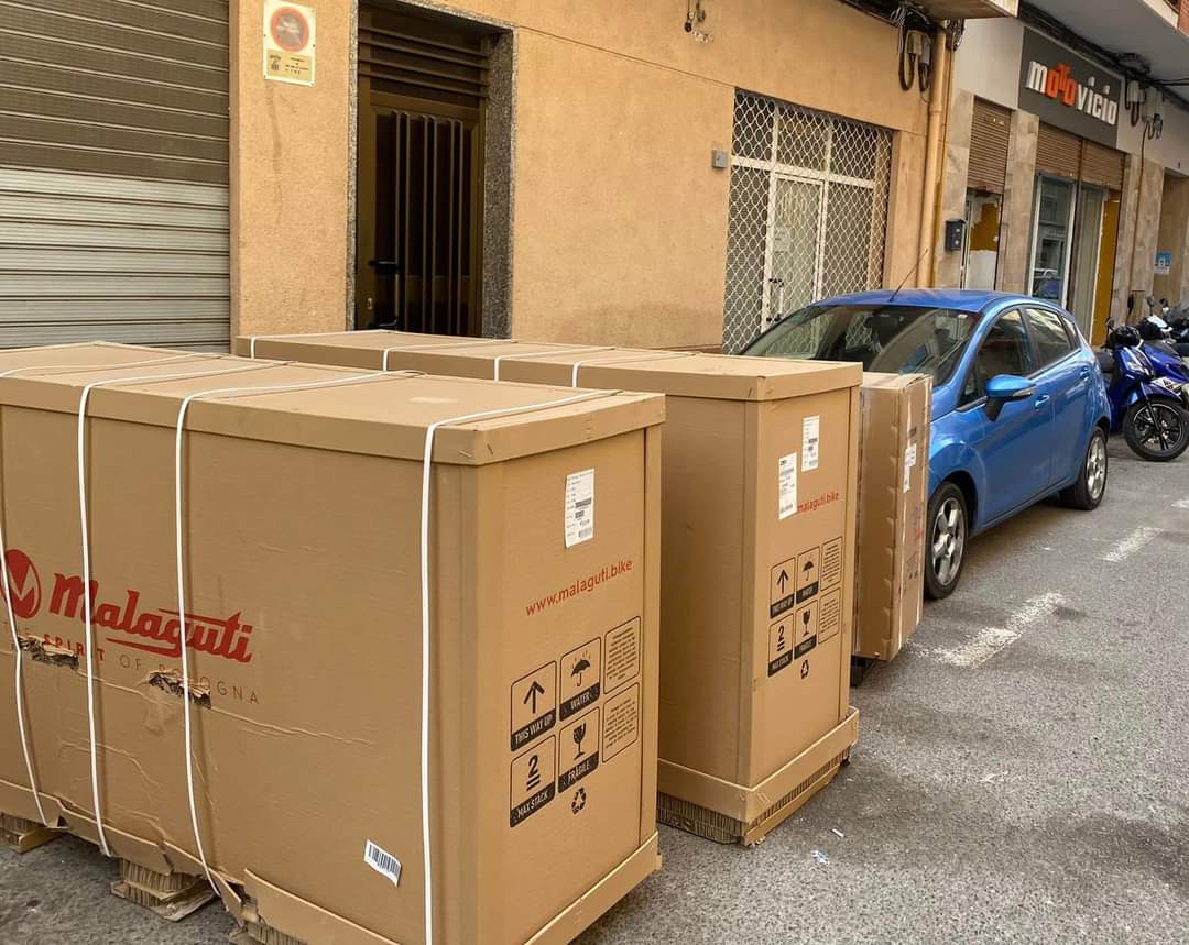 Motovicio1's tweet photo. Ya están llegando las motos nuevas!!!
Muy pronto podrás ver y probar la nueva gama de Malaguti, Motron y Beta.
Comparte!!
💪🏻 https://t.co/teFdx1tfHi