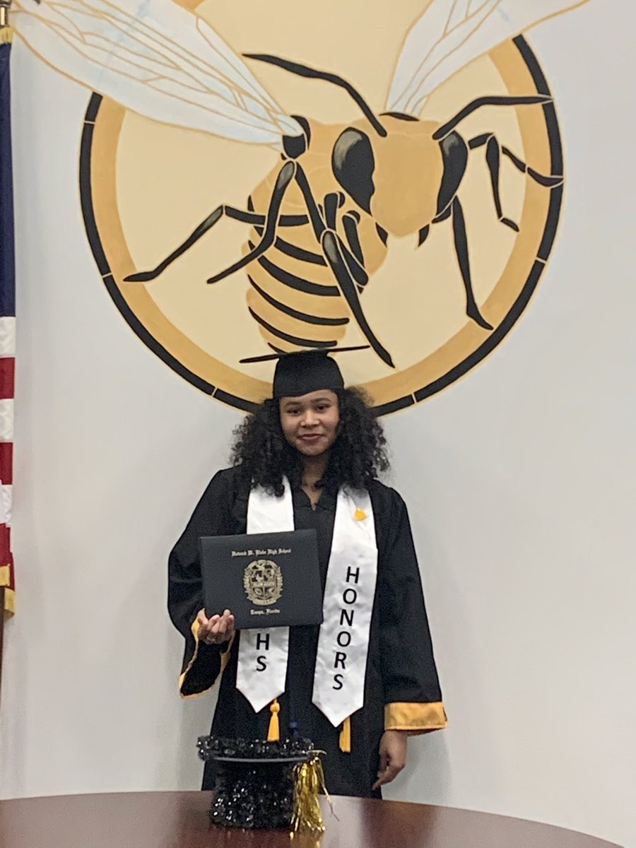 blakesota's tweet photo. Ja’Lashia returned to her home country of Nicaragua right before graduation 2022. Today, with her proud mother by her side, she graduated from Howard W. Blake High School with honors. #yellowjacketstrong @SDHCMagnet @AddisonGDavis @VanAyres412 @HillsboroughSch https://t.co/r6t7D2rGLQ
