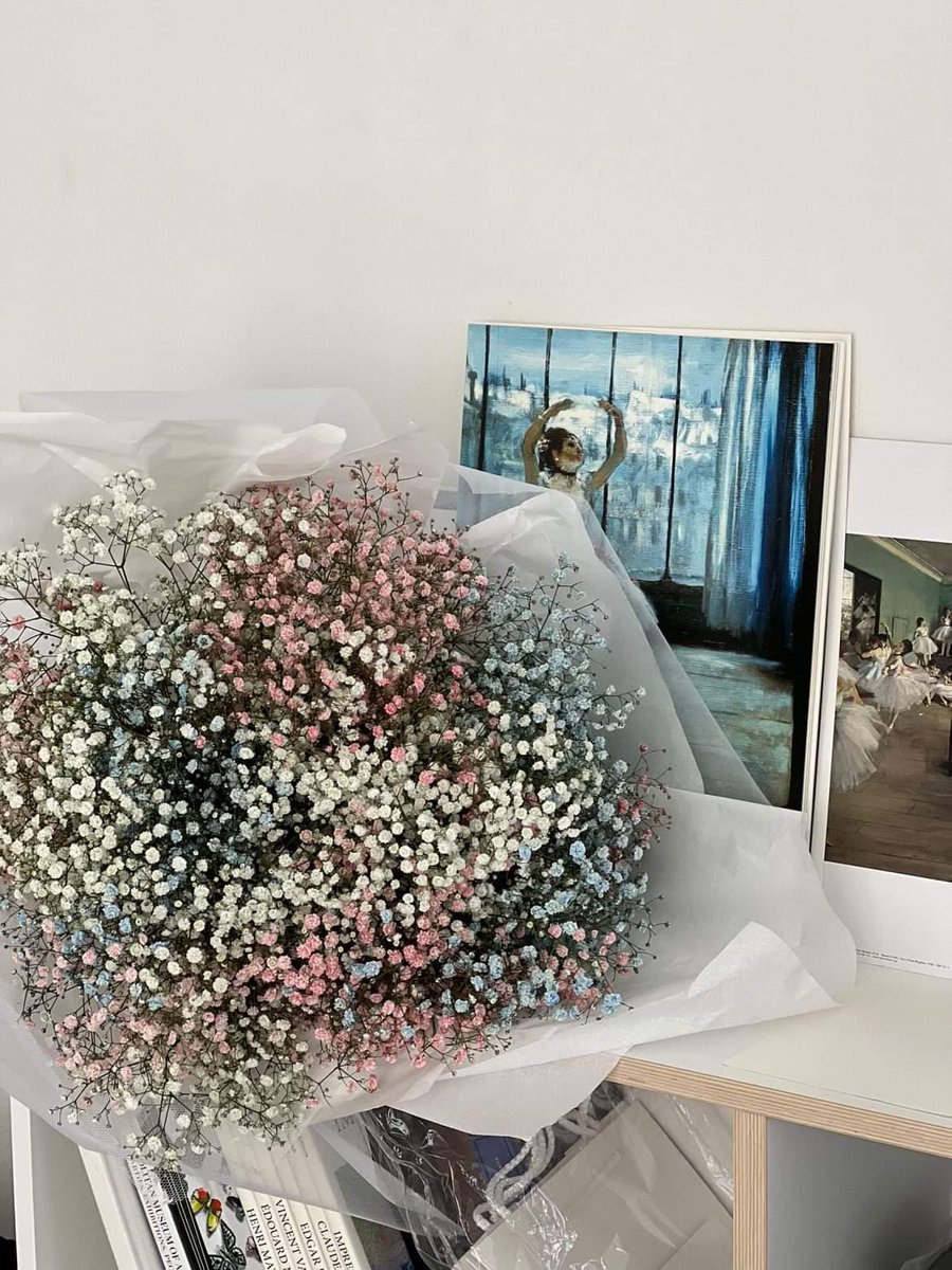 makgeollisquad's tweet photo. candy-looking blooms and luscious chocolate dome cake sent for #JeonYeoBeen
it was a memorable Cencha Day! ๐ค
@TheCenchaPH
#CoffeeBeanWithBeen https://t.co/PvqTsvB6h7