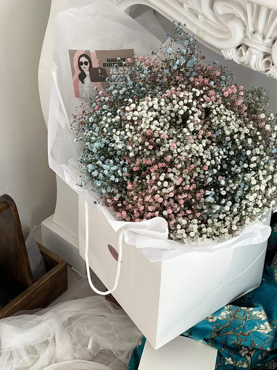 makgeollisquad's tweet photo. candy-looking blooms and luscious chocolate dome cake sent for #JeonYeoBeen
it was a memorable Cencha Day! ๐ค
@TheCenchaPH
#CoffeeBeanWithBeen https://t.co/PvqTsvB6h7