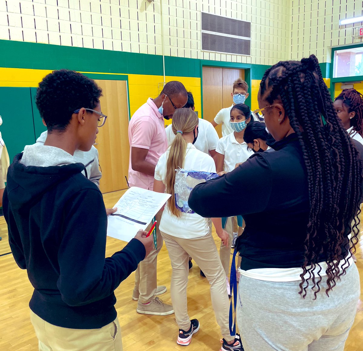 GreenbeltMiddle's tweet photo. Who said you can’t write across all content? Our wonderful #PhysEd Dept starting #fitnessgram with our GMS scholars.  @pgcps @MooreDanni10 #BEARingGreatness @PGCPS_HE https://t.co/FGxtbe9iCj