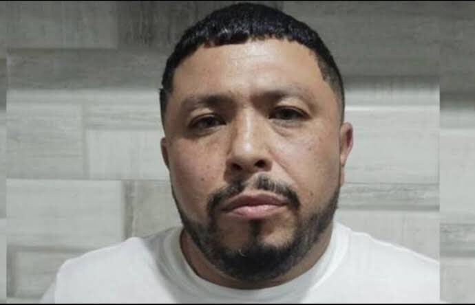 c4jimenez's tweet photo. DE PENA: LIBERAN OOOTRA VEZ AL BATLIA
Es el exagente Roberto Batlia
La @FiscaliaCDMX anunció como un gran logro su captura.
Dijo q era el Rey de La Piedra, poderoso narco, distribuidor de La Unión…
El personal de @ErnestinaGodoy_ NO SUSTENTÓ NADA.
Por 2ª ocasión dejó la cárcel! https://t.co/Vvcvy46ECz