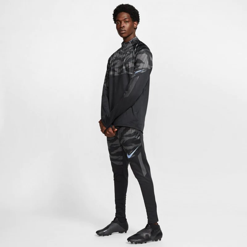 100Ebay's tweet image. £39.99 free uk p&amp;amp;p Men's Nike Therma Shield Strike Football Drill Top BQ5828-010 sportsclothingyorkshire.com/products/mens-… #nike #niketherma #nikeshield #footballjacket #menswear #therma #football #scy