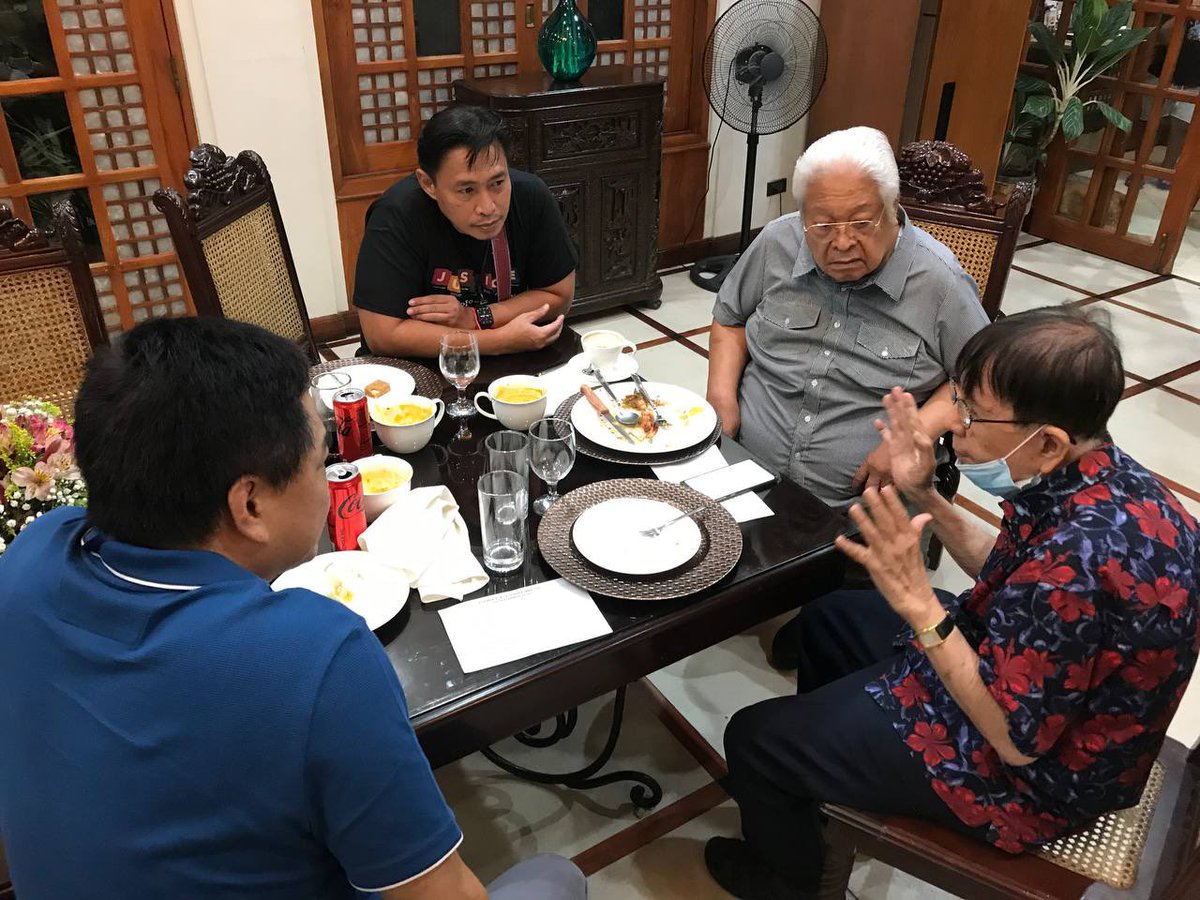 TeddyBaguilatJr's tweet photo. The past, present and next leaders of the party. Dinner and kwentuhan kasama ang pinagmamalaki naming Liberal and new Harvard fellow Leni R and new Soc med savant Kiko P. #TuloyLang https://t.co/sgONaCAE7N