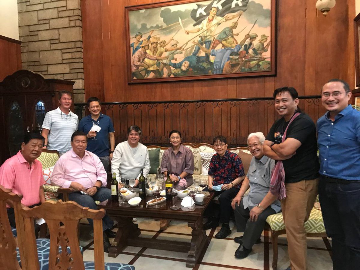 TeddyBaguilatJr's tweet photo. The past, present and next leaders of the party. Dinner and kwentuhan kasama ang pinagmamalaki naming Liberal and new Harvard fellow Leni R and new Soc med savant Kiko P. #TuloyLang https://t.co/sgONaCAE7N