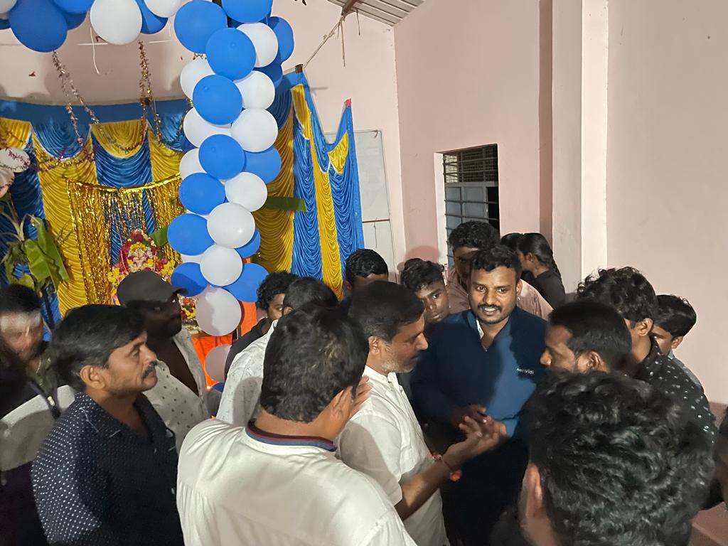 CementManju's tweet photo. ನಮ್ಮ ವಿಧಾನಸಭಾ ಕ್ಷೇತ್ರದ ಗೊರೂರು ಗ್ರಾಮದಲ್ಲಿ ಗಣೇಶ ಚತುರ್ಥಿಯ ಪ್ರಯುಕ್ತ ಆಯೋಜಿಸಲಾಗಿದ್ದ ಕಾರ್ಯಕ್ರಮದಲ್ಲಿ ಭಾಗವಹಿಸಿ ಕಾರ್ಯಕ್ರಮದಲ್ಲಿ ಉಪಸ್ಥಿತರಿದ್ದ ಗ್ರಾಮಸ್ಥರನ್ನು ಕುರಿತು ಮಾತನಾಡಲಾಯಿತು. 

#CementManju #BJP #Aluru #Kattaya #Sakleshpura #Ganeshchaturthi #Goruru https://t.co/kEW1xjQHgX