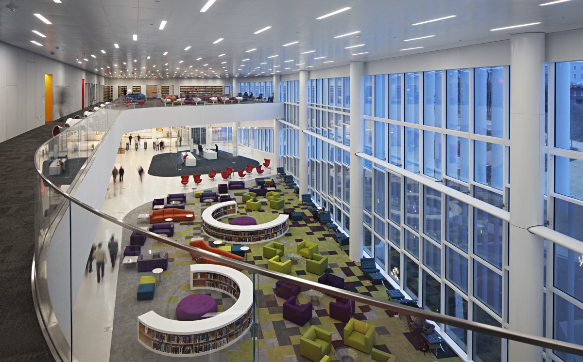 PivotalLighting's tweet photo. Integrating with the overall architectural design, James Hunt Library at @NCState features flexible #lighting solutions while maximizing natural #daylighting in multi-use spaces, such as this vibrant student commons. Learn more → https://t.co/prO8kavFBC https://t.co/V7UmTOijPr