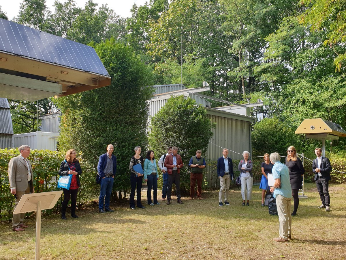 GFZ_Potsdam's tweet photo. EN👇
Update für die Landespolitik: Der brandenburgische Ausschuss für Wissenschaft, Forschung und Kultur besucht die Forschungsinstitute auf dem Potsdamer #Telegrafenberg. Auf der Agenda: Kennenlernen, Forschungsschwerpunkte & Perspektiven
@PIK_Climate @AWI_de @AIP_Potsdam
1/4 https://t.co/H0MeqztKZV