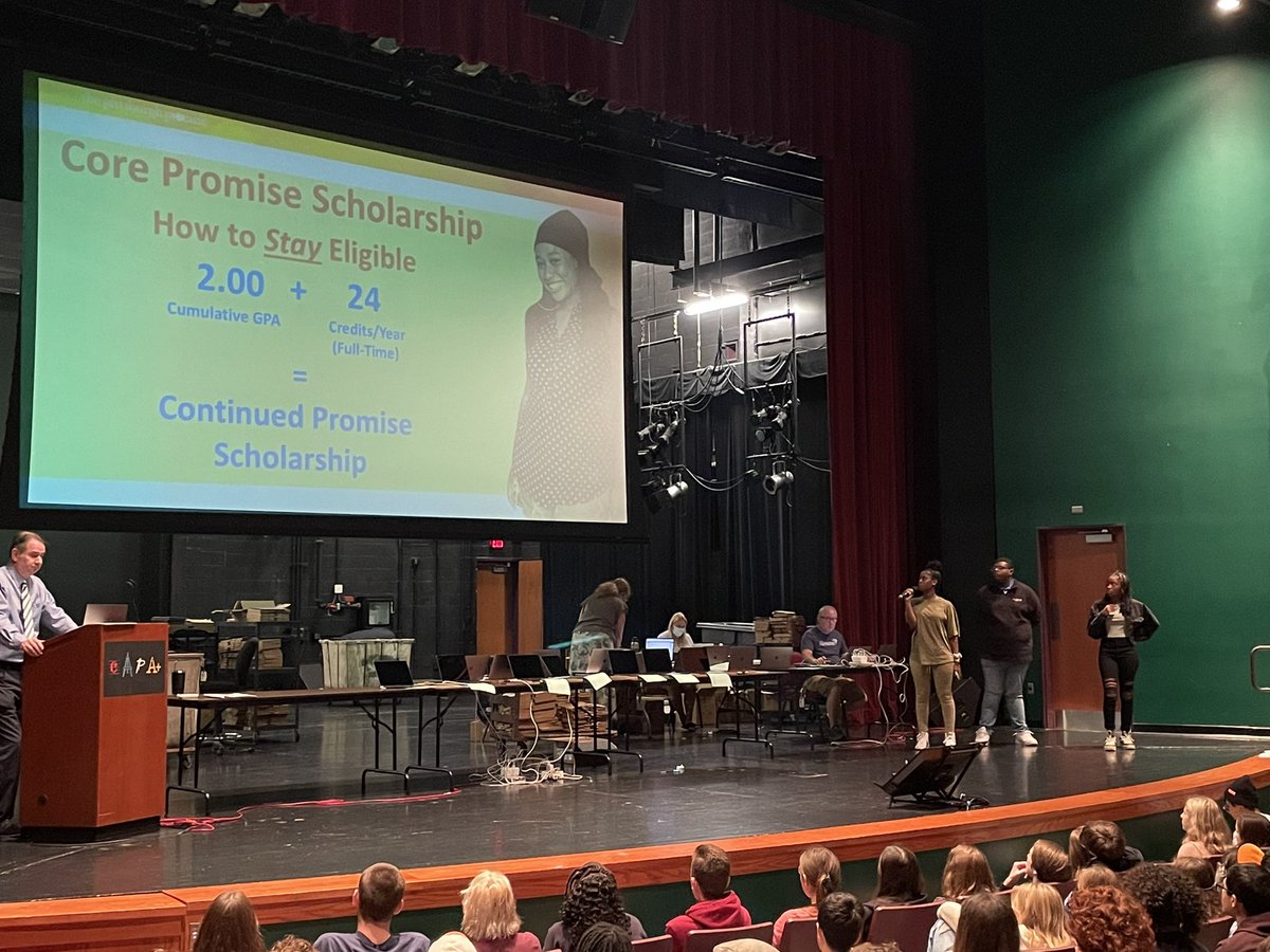 Ms_Pearlman's tweet photo. CAPA’s @pgh_promise ambassador’s did an awesome job educating their fellow artists about this amazing college scholarship 🎓 @PPSnews @FriendsofCAPA @SGhubril https://t.co/vB3wSaRaFA