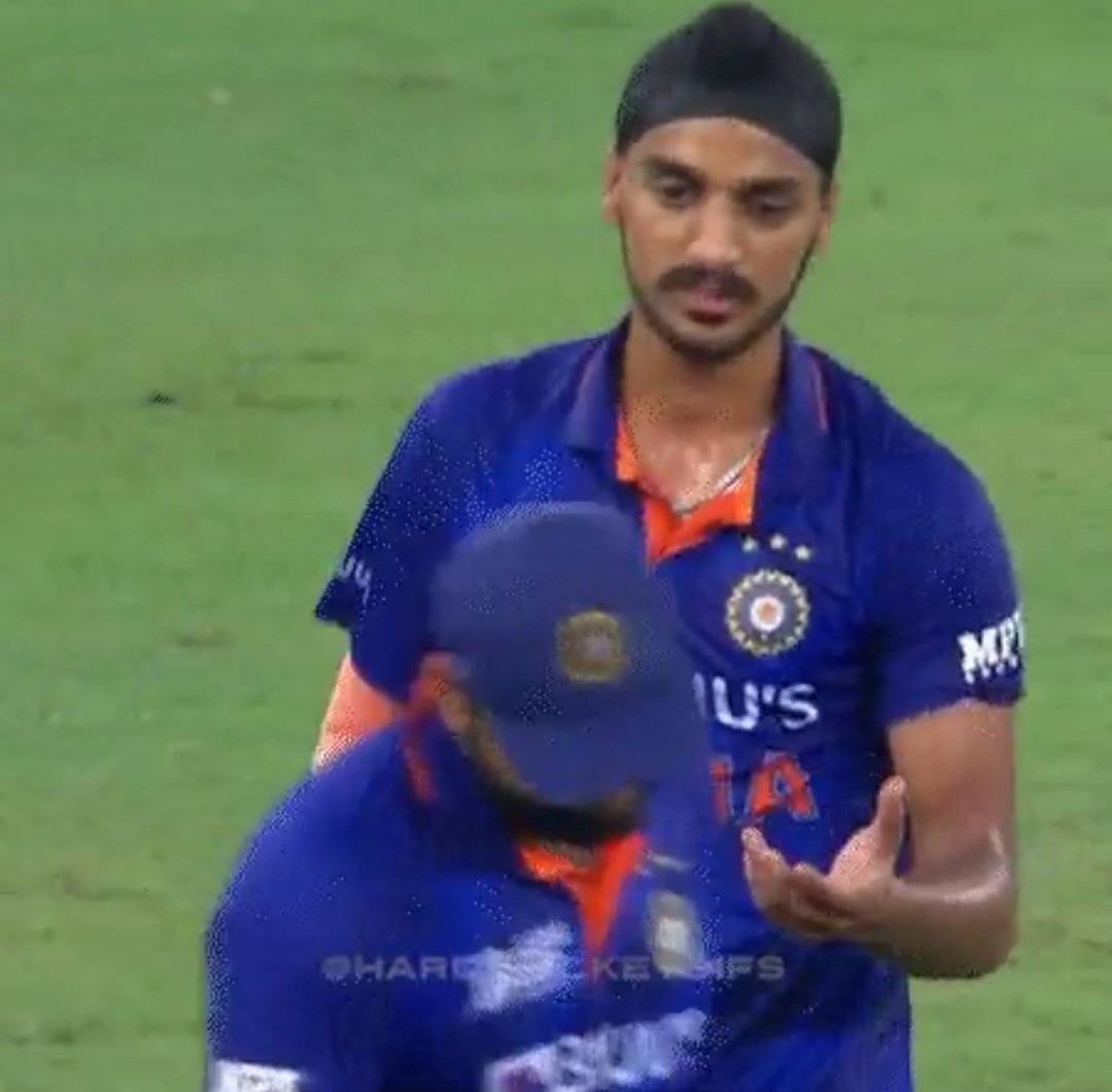 uFZROby1jkUsap5's tweet photo. #T20WorldCup2022
5 IPL trophy kya Jeet gye itna ego and ak taraf na jane kitne trophy jita hai but phir bhi no ego..
#BCCI #INDvsSL #ViratKohli #captaincy #Dhoni #Missingdhoni https://t.co/jUipkcYwSG