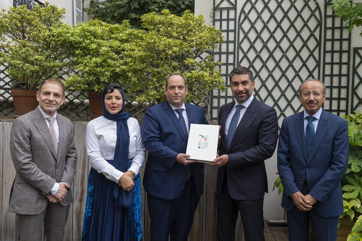 bieparis's tweet photo. The Kingdom of Saudi Arabia’s candidature dossier to organise World Expo 2030 in Riyadh has been submitted to the BIE. A copy of the dossier was handed to the BIE Secretary General, Dimitri S. Kerkentzes, by the CEO of the Royal Commission for Riyadh City, Fahd Al Rasheed https://t.co/nf755dUAxG
