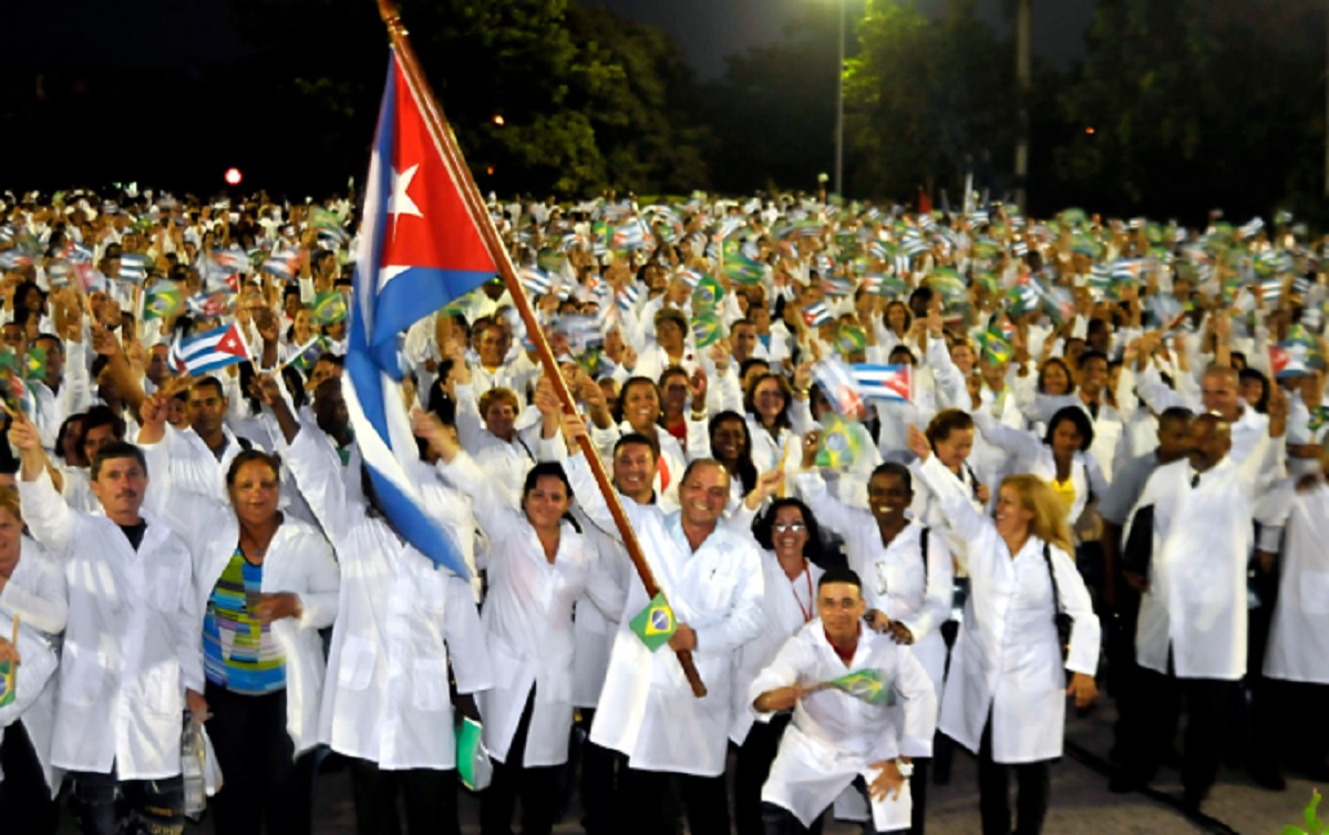 ONRM6's tweet photo. "La Revolución no es una lucha por el presente, la Revolución es una lucha por el futuro; la Revolución tiene siempre su vista puesta en el porvenir y la patria en que pensamos, la sociedad que concebimos como sociedad justa y digna de los hombres, es la patria del mañana." https://t.co/Mw8cnxER4M
