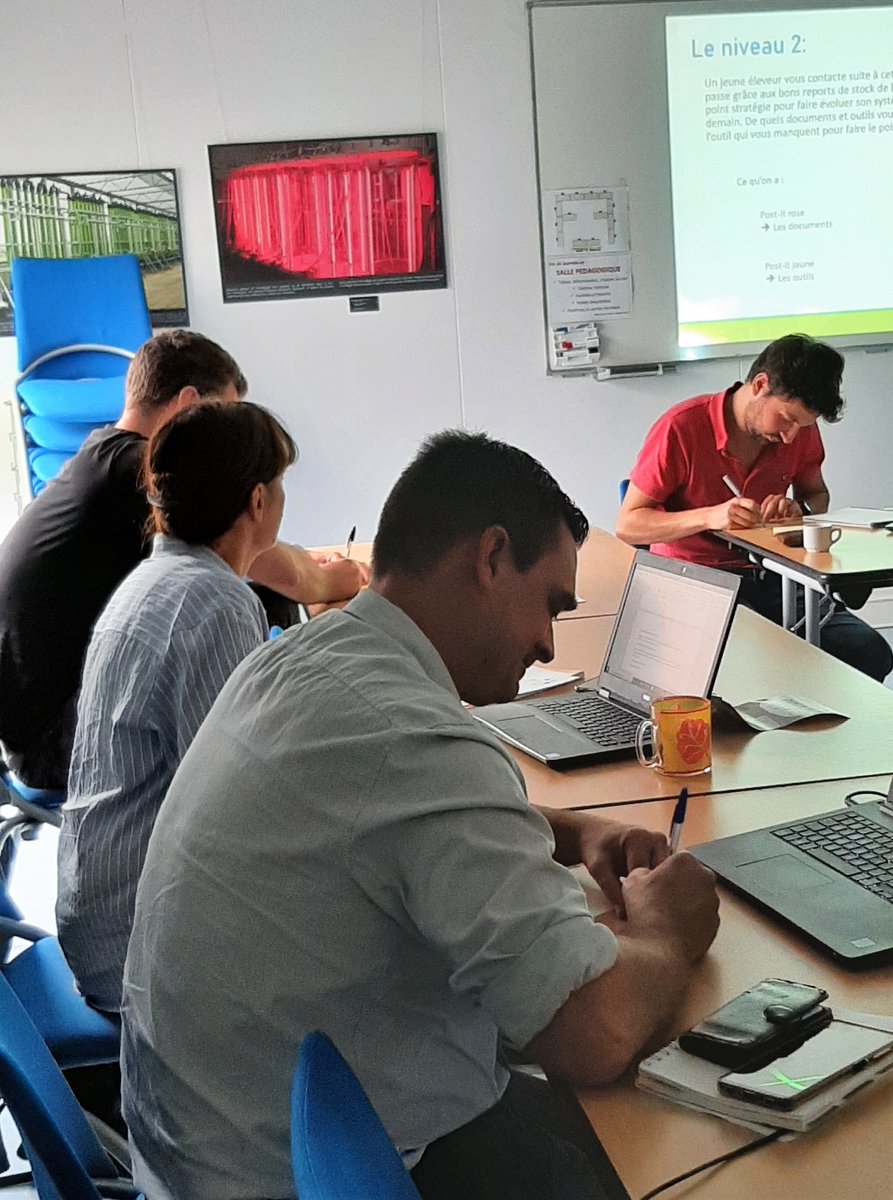 CLIMATVEG's tweet photo. 🌱☀️💦 Travail sur la co-construction d'un outil de diagnostic de vulnérabilité d'une exploitation face au changement climatique | Fourrages / Bovins
➡️ Action multipartenariale commune aux projets @CLIMATVEG et #FERMADAPT, pilotée par @GodocIdele, @InstitutElevage https://t.co/0zKwmMCknK