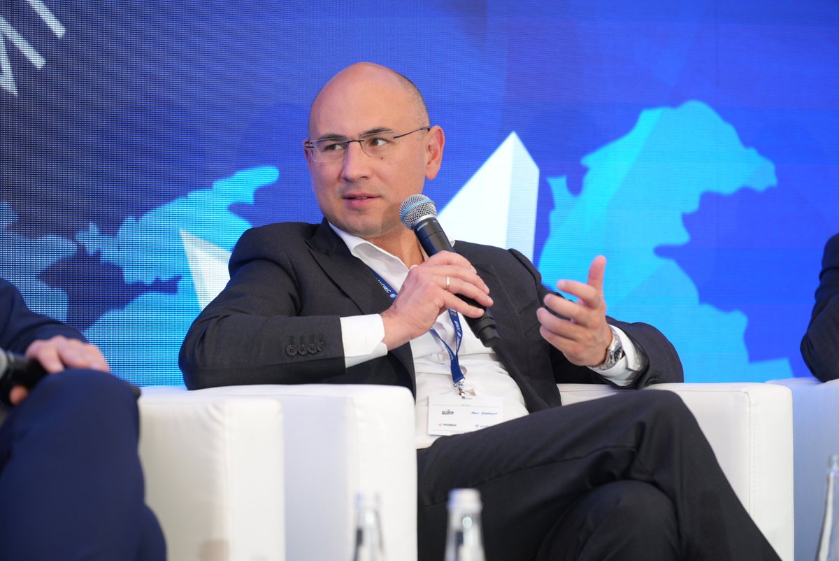AmChamPoland's tweet photo. Panel on Polish American economic relations and their role in building the new strategic position of Poland with @hanna_cichy, @PolitykaInsight; Gabriele Patti, @WhirlpoolCorp; @M_MielczarekM, @amazon; Roman Pałac, Gemini; @Bartosz_Kurek, @InsidePMI; @luk0w, @msl_worldwide https://t.co/NqsfE202vU