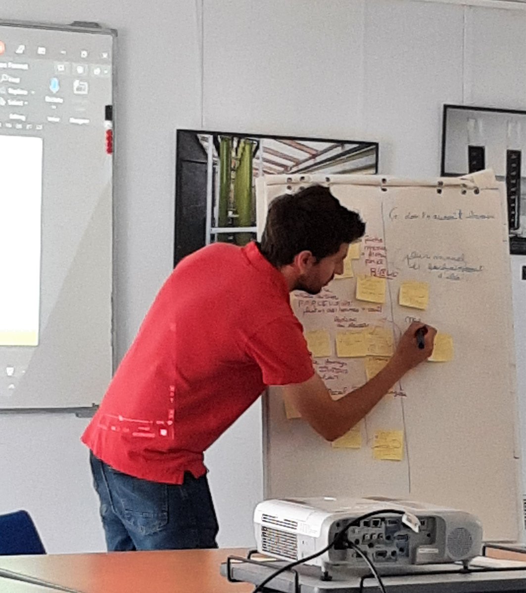 CLIMATVEG's tweet photo. 🌱☀️💦 Travail sur la co-construction d'un outil de diagnostic de vulnérabilité d'une exploitation face au changement climatique | Fourrages / Bovins
➡️ Action multipartenariale commune aux projets @CLIMATVEG et #FERMADAPT, pilotée par @GodocIdele, @InstitutElevage https://t.co/0zKwmMCknK