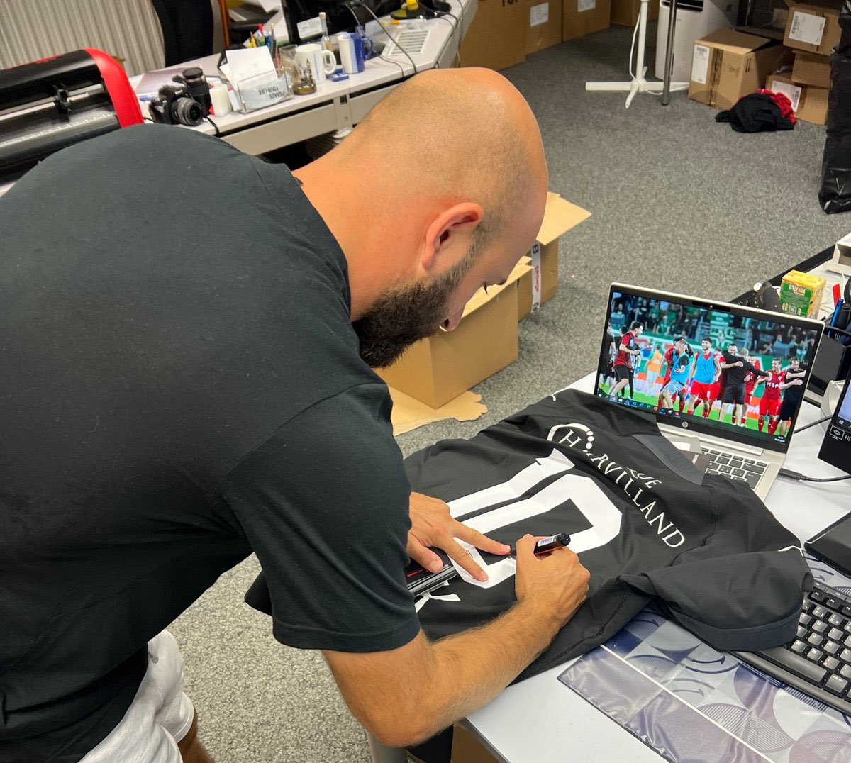 SweeperPod's tweet image. 👕 COMPETITION 👕

To mark their historic qualification for Europe, we're teaming up with FC Vaduz to give away a shirt signed by goalscorer Tunahan Cicek.

To enter, retweet this post and follow both @SweeperPod &amp;amp; @VaduzFC 🇱🇮

We'll announce the winner on Monday 12th September.