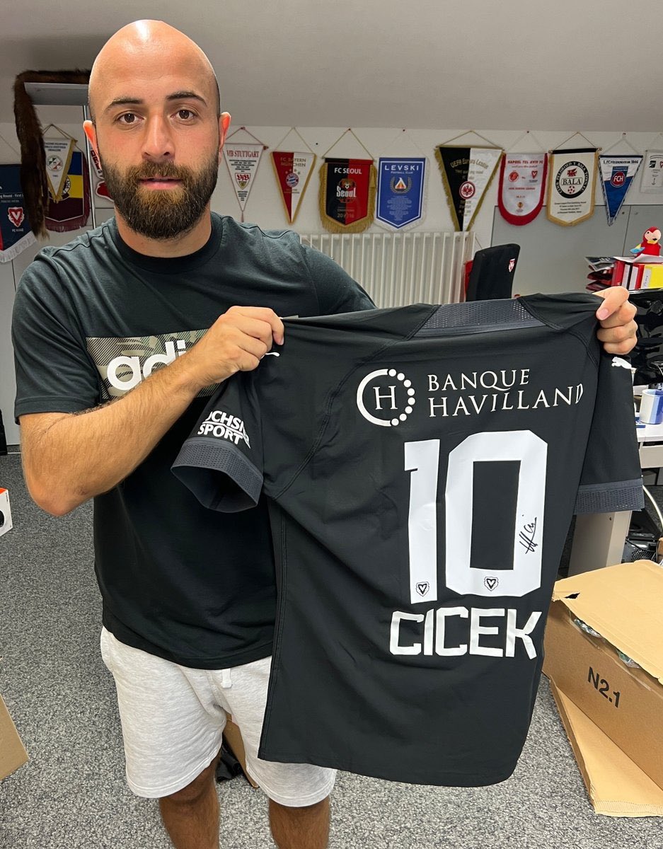 SweeperPod's tweet image. 👕 COMPETITION 👕

To mark their historic qualification for Europe, we're teaming up with FC Vaduz to give away a shirt signed by goalscorer Tunahan Cicek.

To enter, retweet this post and follow both @SweeperPod &amp;amp; @VaduzFC 🇱🇮

We'll announce the winner on Monday 12th September.