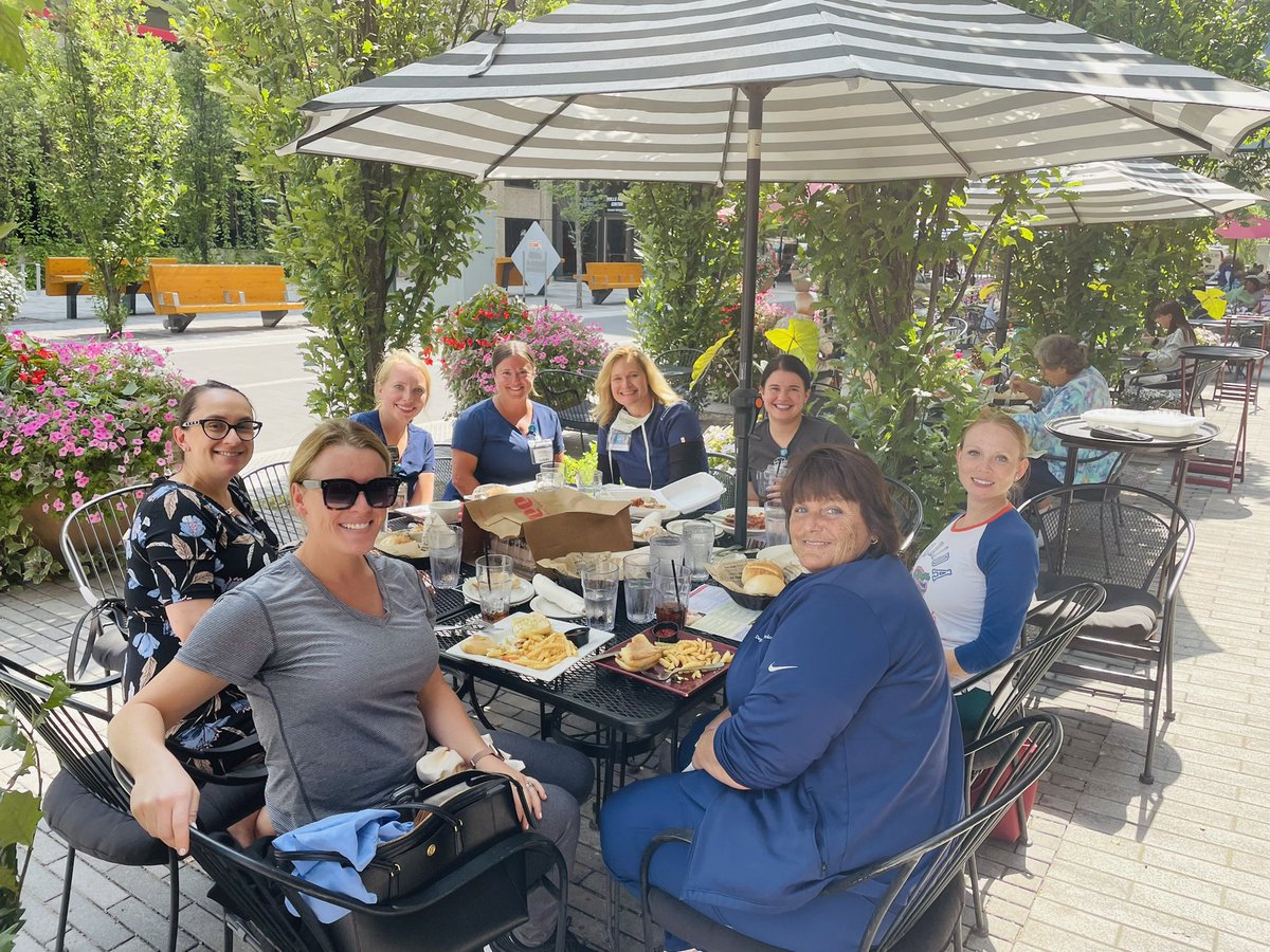 How do you celebrate one of your favorite #MayoMensHealth nurse’s birthdays? Team lunch outdoors enjoying the beautiful weather in Minnesota. Missing @SexHealthMD @drjnwarner & @mjziegelmann (who was intermittent fasting). Happy birthday Elyse! @MayoUrology https://t.co/irQjXot7A3