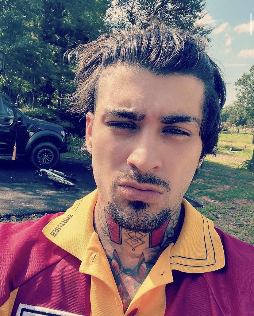 outoczquad's tweet photo. zelfies 2022 are 🔥🔥 https://t.co/HoA0vLKNkj
