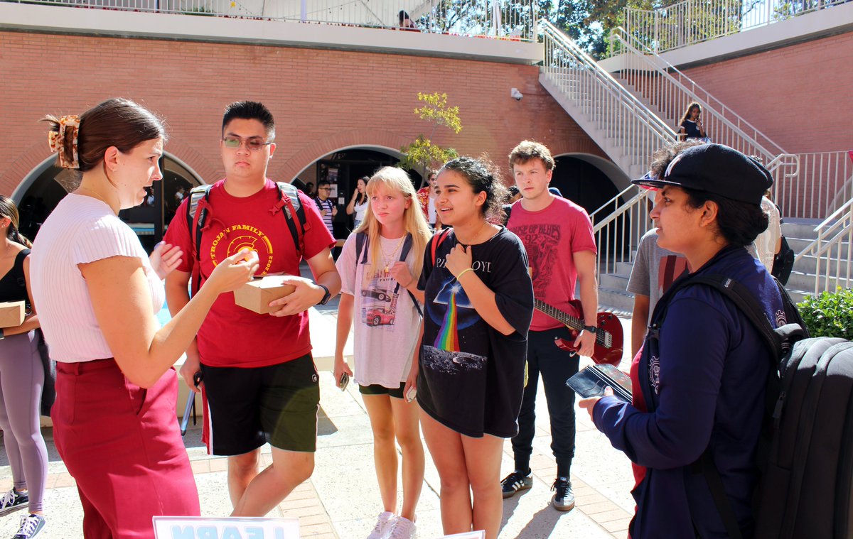 USCPolFuture's tweet photo. Thanks to everyone who joined CPF, USC Political Union & VoteSC at our Fall 2022 Open House! We welcomed incoming and continuing students and shared how to get involved this year. We look forward to another exciting semester! #FightOn✌️
@USCDornsife @uscpoir @USC #WelcometoUSC https://t.co/ChFScdDaCG