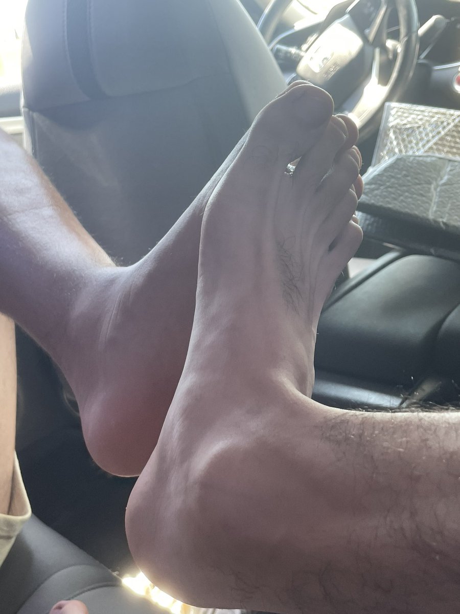 Tylersfeet0's tweet photo. Had an amazing foot meet up with @SkimaskPinoy yesterday ❤️👣 https://t.co/uHCbKhQGt9