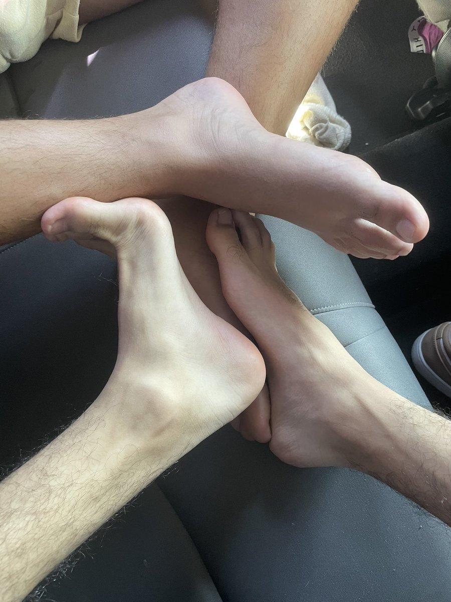 Tylersfeet0's tweet photo. Had an amazing foot meet up with @SkimaskPinoy yesterday ❤️👣 https://t.co/uHCbKhQGt9