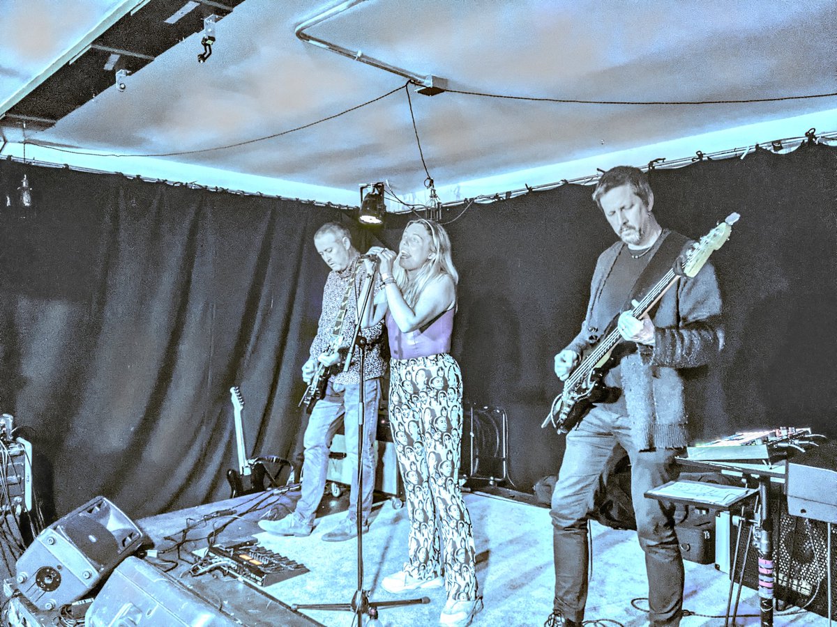 ILMBrick's tweet photo. Popped along to the second night of @N_E_FESTIVAL on Saturday... 

Started at Little Buildings with @jerkfjundyem and @NOVYILEF, before heading over to The Cumberland Arms for @AmberGlacier and @DanicaDares. Fun night! https://t.co/s5OCUPUJzE