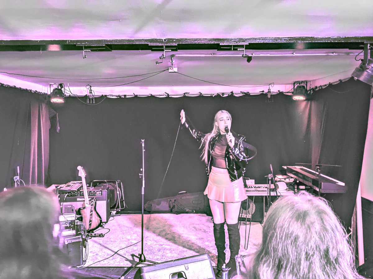 ILMBrick's tweet photo. Popped along to the second night of @N_E_FESTIVAL on Saturday... 

Started at Little Buildings with @jerkfjundyem and @NOVYILEF, before heading over to The Cumberland Arms for @AmberGlacier and @DanicaDares. Fun night! https://t.co/s5OCUPUJzE