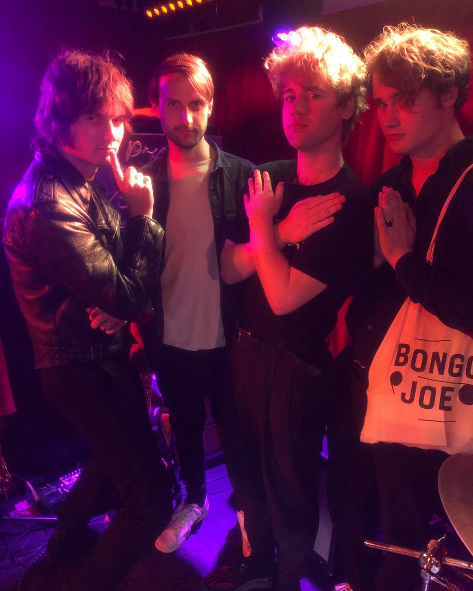 thevelvethands1's tweet image. SOLD OUT !!
stage times:
factor 50 are on at 20:30
velvet hands are on at 21:30
❤️
see u soon x