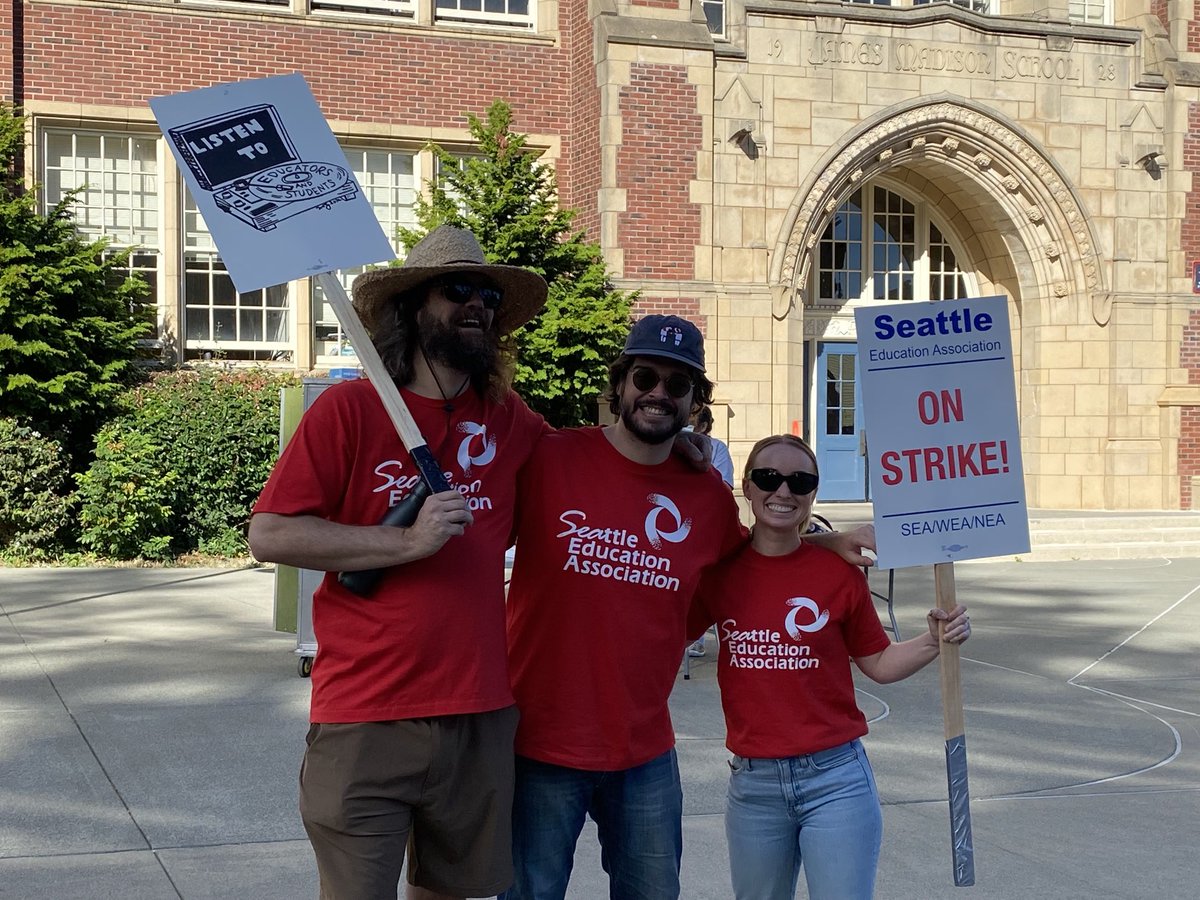teachingisfire's tweet photo. What kind of power? Union Power! #SEAStrong https://t.co/IRFF1zZiOk