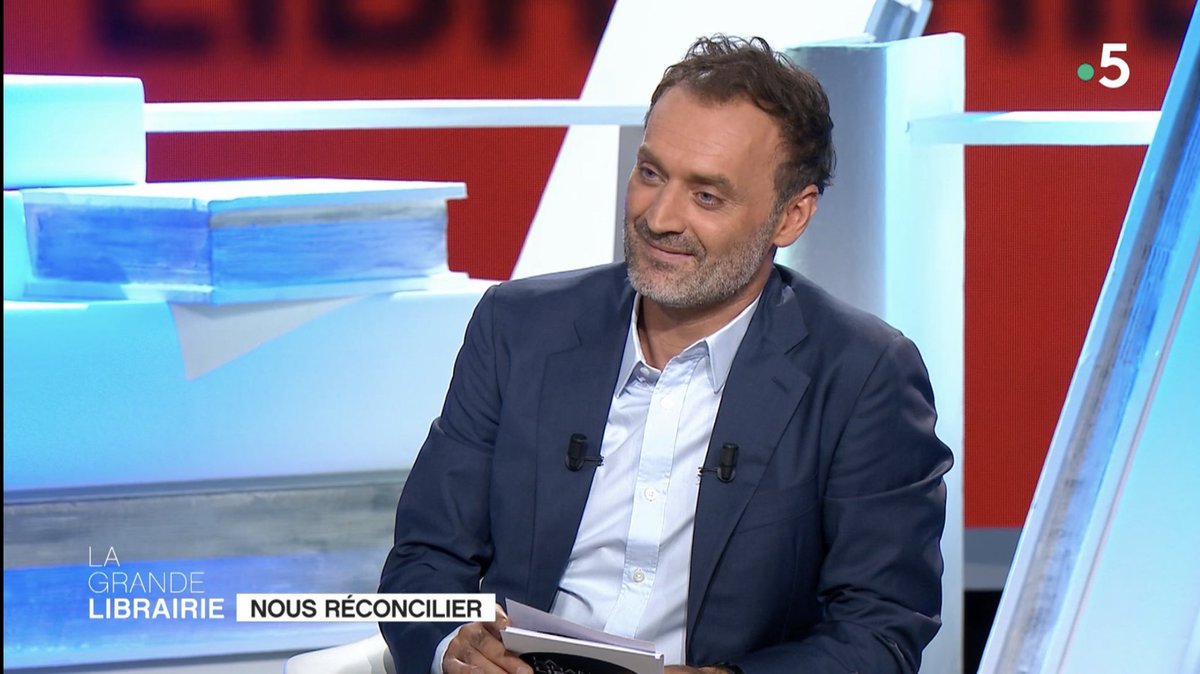 Bon voyage Augustin avec les téléspectateurs de la grande librairie.
Ca va être une belle soirée.
<a href="/ATrapenard/">Augustin Trapenard</a> <a href="/GrandeLibrairie/">La Grande Librairie</a>