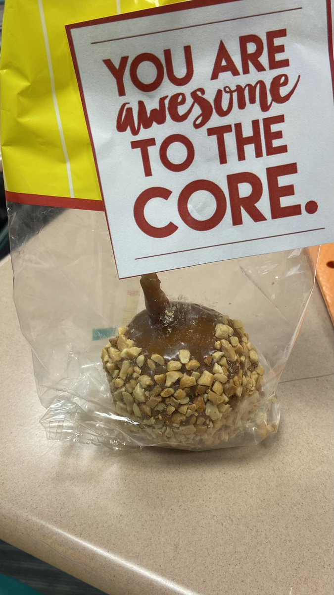 Thank you Sunshine club for the tasty treat 🍎🍂 <a href="/OQMScom/">Lauren Lysy</a> <a href="/MrsGrochowskiOQ/">Amanda Grochowski</a>