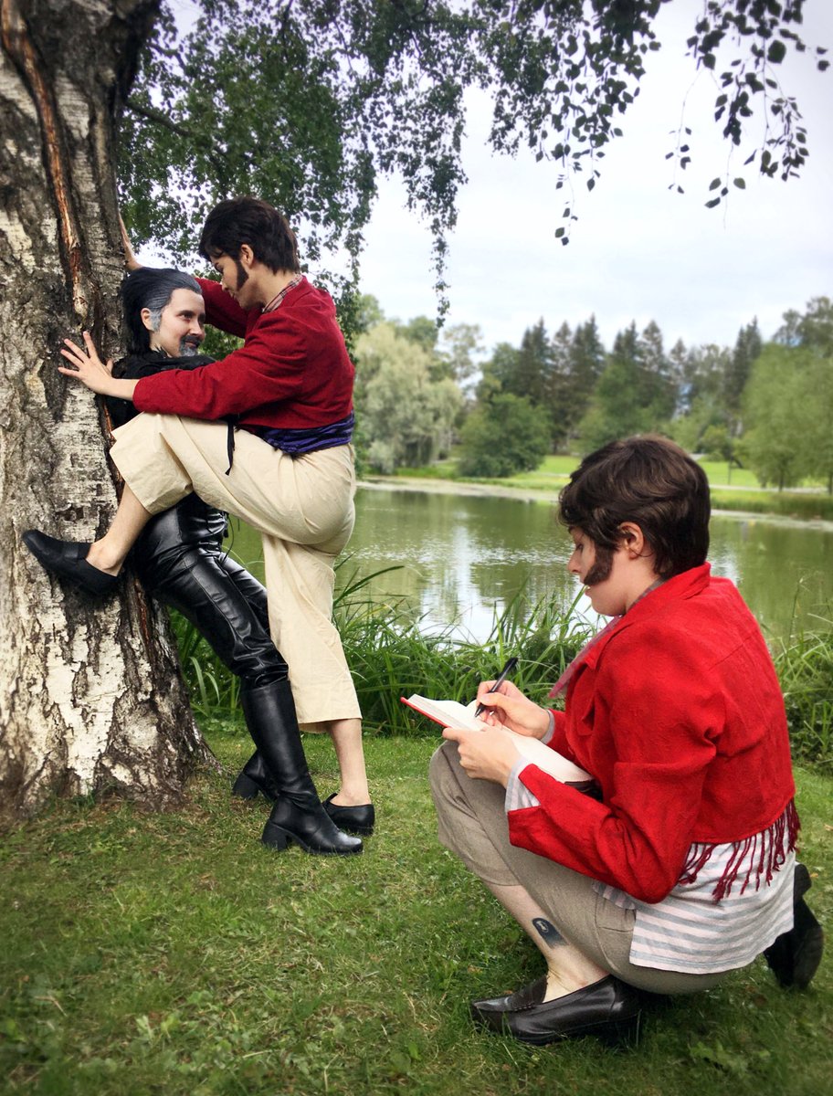 Two proper little seductresses! 🏴‍☠️🖤

#ofmd #izzyhands #luciusspriggs #OurFlagMeansDeath #ofmdcosplay #Tracon2022