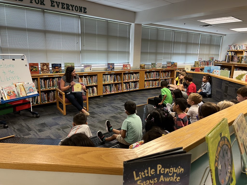 Ms. Tam, Ms. Butzer, and Mrs. Lear enjoyed being guest readers to kindergartners this morning. Students were great listeners.