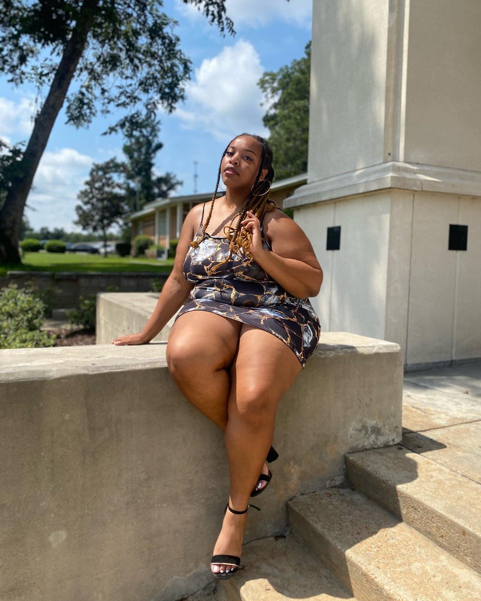 JadedInLove's tweet photo. I brought the table and the meal, now what? 
Outfit: @sheinofficial  #sheincurve #sheincampusbabes USE MY CODE🫶🏽 #alcorn #chickenwednesday https://t.co/YrPw2tar2x