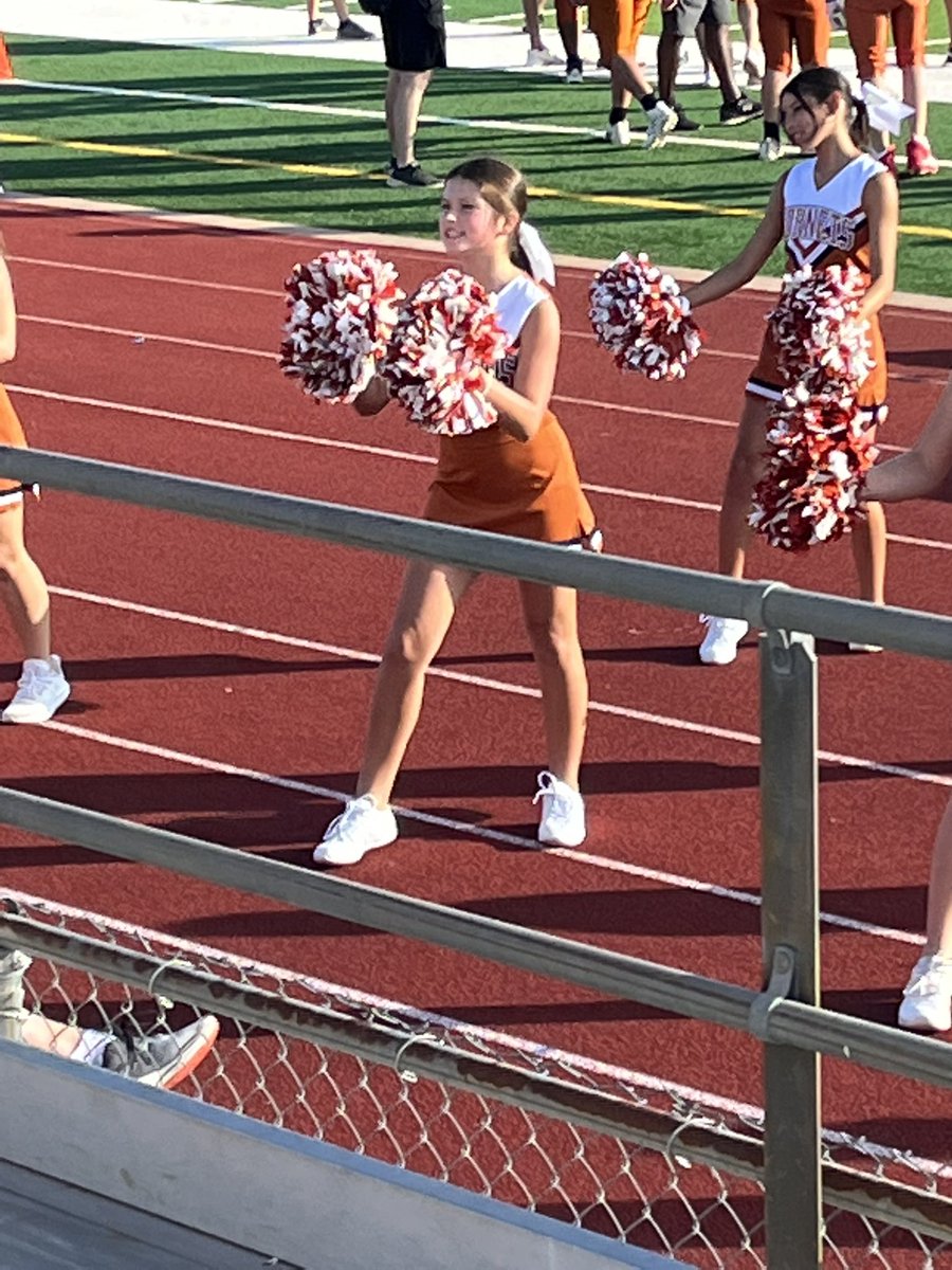 BDrew18's tweet photo. First football game of the year. Love watching Lexi do her thing, cheering!!! Love watching my ⚾️ players playing 🏈 too!#StingHornets #CountrySunset https://t.co/UZpEvLi76Y