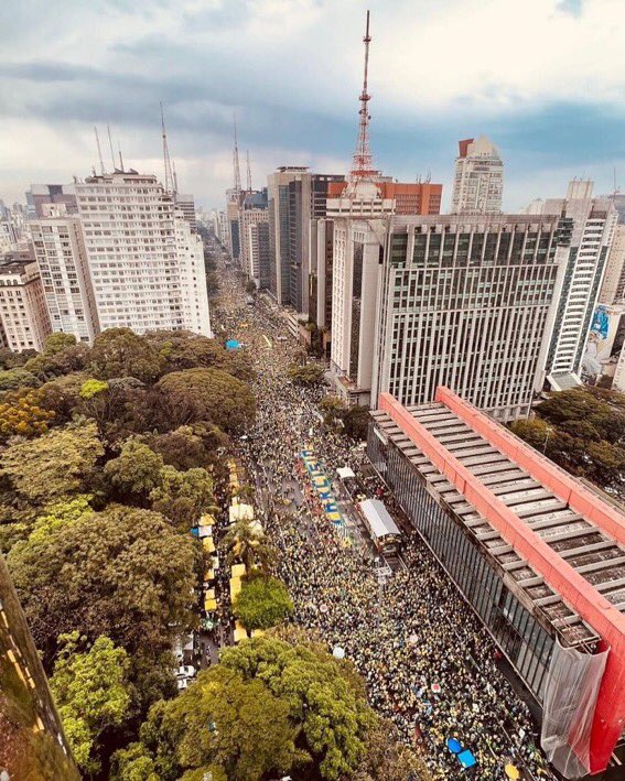 #flopou ?? Chora petêzada, militantes da redação, rouaneteiros. Nossa bandeira jamais será vermelha.

Paulista linda de ver 👇🏻🇧🇷🇧🇷🇧🇷🇧🇷 #7desetembro