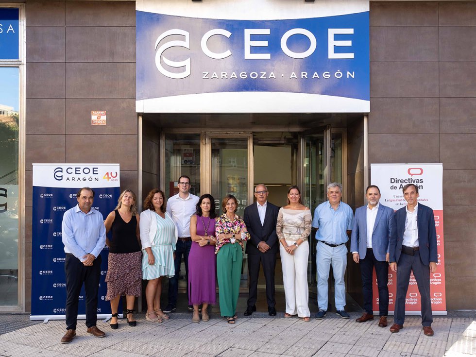 Aragón debe posicionarse como referente de innovación y valor añadido en el sector tecnológico con proyección nacional e internacional.

<a href="/Hiberus/">hiberus</a>, NTT Data, Oesía y Teltronic, <a href="/Directivas_ARGN/">Directivas de Aragon</a> y <a href="/CEOEAragon/">CEOEAragon</a> han participado en este encuentro

🔗 cutt.ly/uCm4Hqm