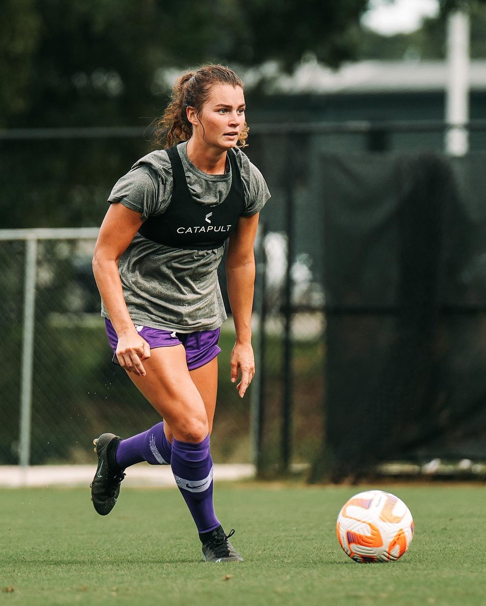clemsonwsoccer's tweet photo. Primed and ready for tomorrow ⏳ https://t.co/98Sgk5FyvJ