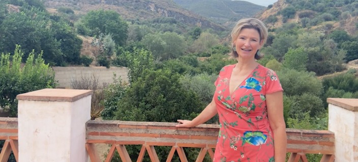 ValledeLecrin's tweet photo. What a privilege to show this unique ´edge of village´ property to the local press. Thank you El Comarcal de Lecrin for your visit. 
https://t.co/t7MO7KZtWh  
#lecrinvalley #valledelecrin #athomeinandalusia #lecrinvalleyproperties #spanishproperties #andalucia #restabal https://t.co/7mlyWksuY6