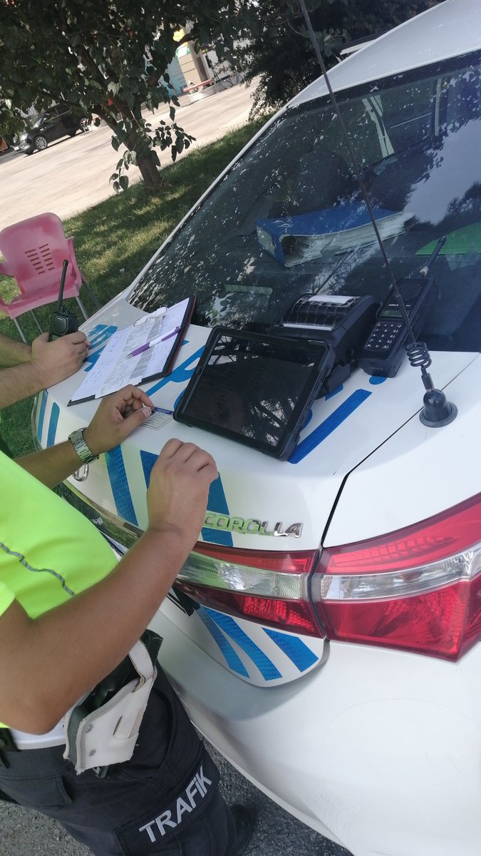 Dogandem's tweet photo. Kaş emniyeti ile de tanıştık...sağolsunlar ilçenin girişinde karşılayıp, hoşgeldin dileklerini sundular... 🤣🤦‍♂️🚔 https://t.co/RXUEjPmEYu