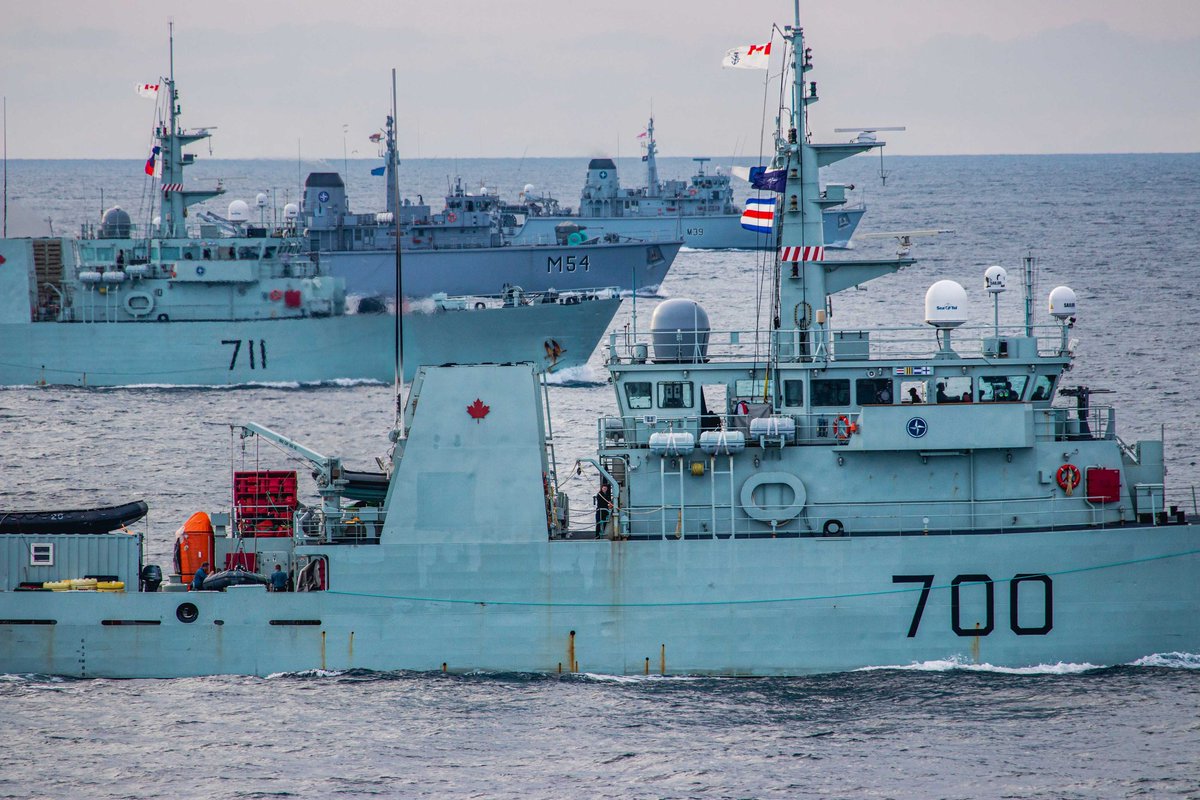 RoyalCanNavy tweet picture