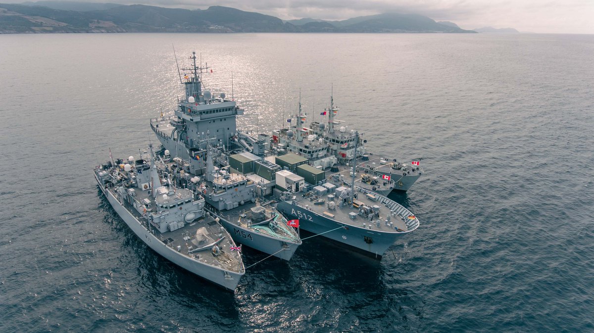 RoyalCanNavy tweet picture