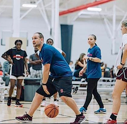 TheZoneNI's tweet photo. ZONE COACH BILL MURCHIE SPENDS LABOR DAY WEEKEND IN LONE STAR STATE AS LEAD INSTRUCTOR AT JOHN LUCAS' TOP 160 GIRLS ELITE INVITATIONAL CAMP: Coach Murchie will hold Group Lessons throughout September @TheZoneNI  - Sept. 8, 15, 22 &amp; 29! https://t.co/O90nRtQoJb
