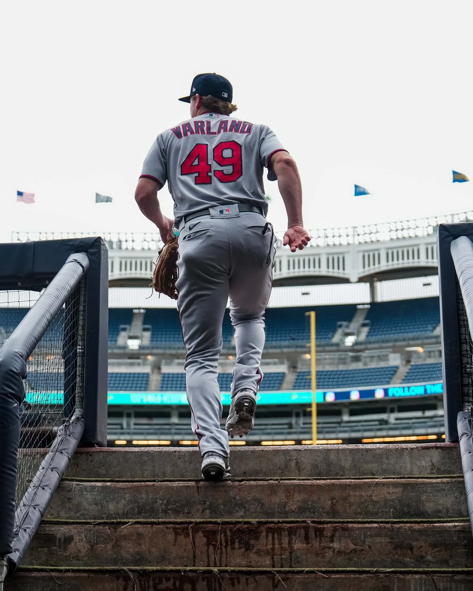 TwinsPics's tweet photo. Debut in the Bronx. #MNTwins https://t.co/xqBtCKqotY