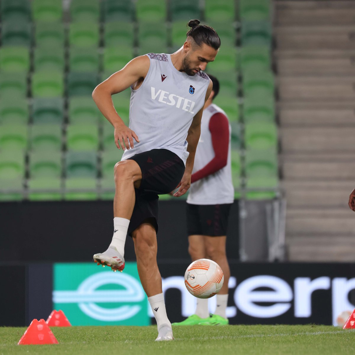 Trabzonspor's tweet photo. UEFA Avrupa Ligi'nde oynayacağımız Ferencváros maçı hazırlıklarımız tamamlandı! #UEL 

🔗 https://t.co/v1h7CK9tnR https://t.co/SOlcOpADx9