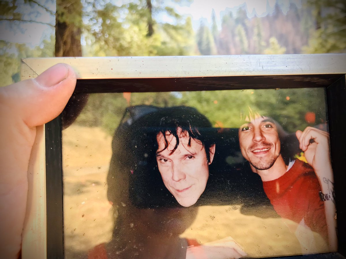 OfficialGinaR's tweet photo. Here’s a story @ChiliPeppers Pops wanted me to clear out my shed from college so he might store more important things besides my memories…like tools…amongst the wreckage of my previous lives- this…. None other than the Headhoncho and my dear friend Blackie❤️ https://t.co/z6rnfvAiOp