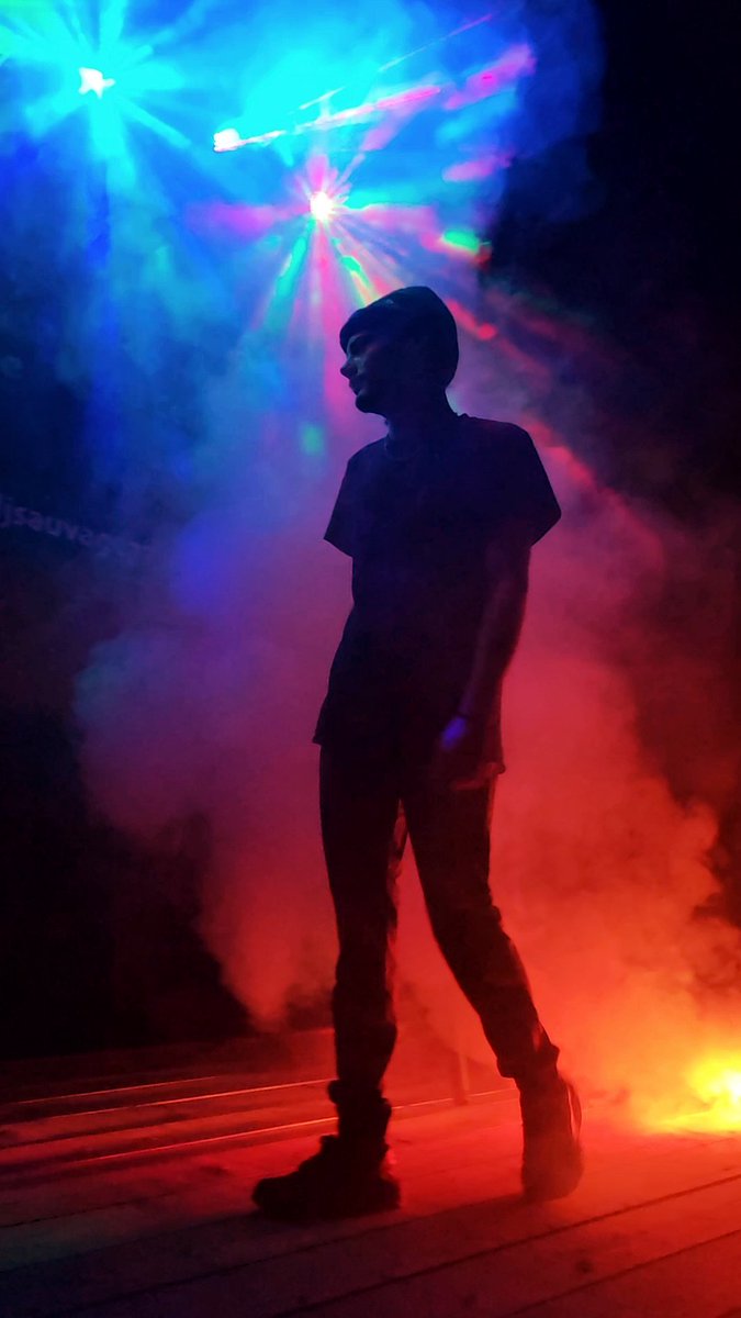 TheSkyHighOne's tweet photo. Concert was litty like a titty 😈🔥 https://t.co/aysc9FWPRi
